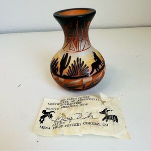 Red‎ Earth Pottery Mesa Verde Pottery Cortez CO Native American Signed Vase COA